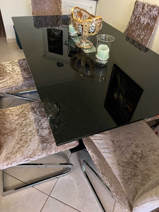 Mesa de jantar com tampo de vidro + 6 cadeiras