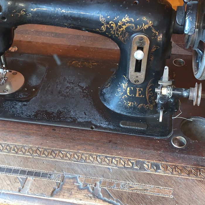 stara zabytkowa maszyna do szycia Oryginalna Victoria