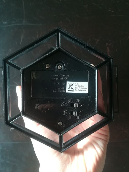Lampka z funkcją odstraszania owadów