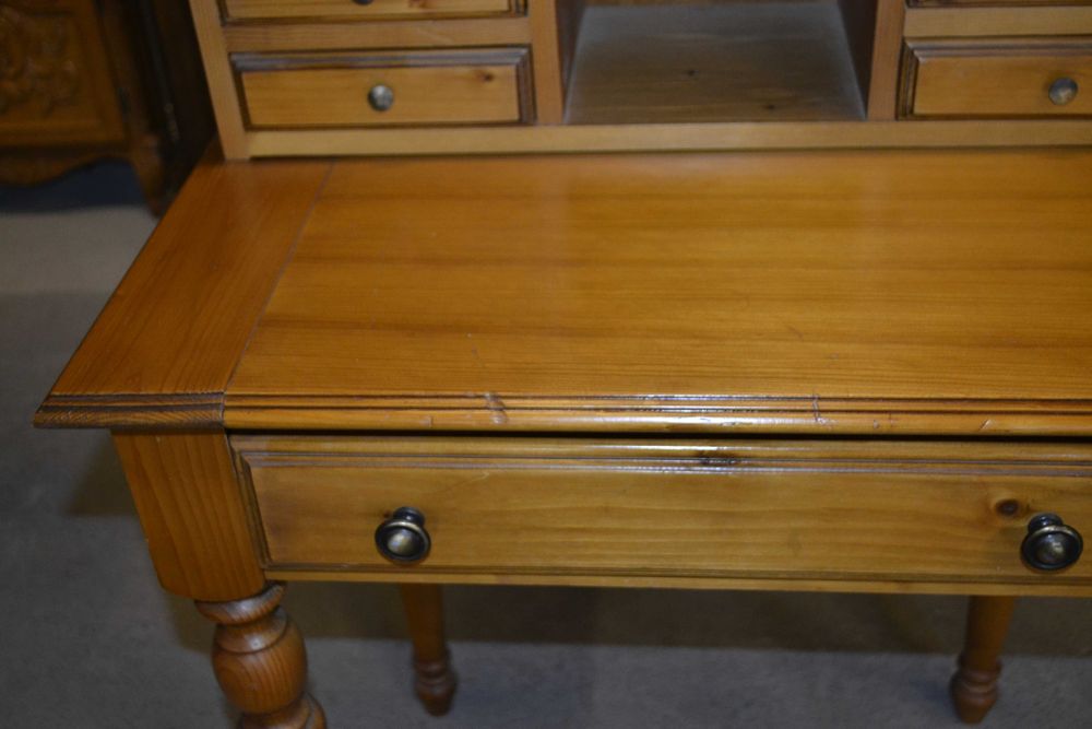 komoda ,sekretarzyk . świerk