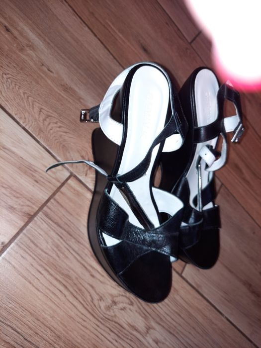 Sandałki na koturnie Catwalk