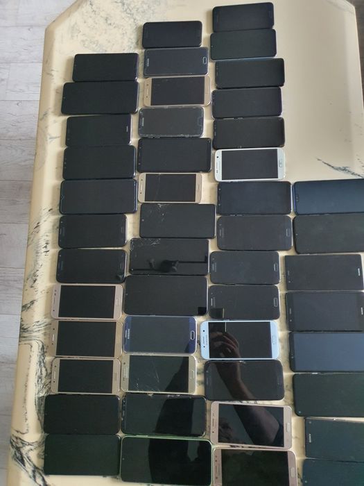 Zestaw 47 telefonów plus GRATIS