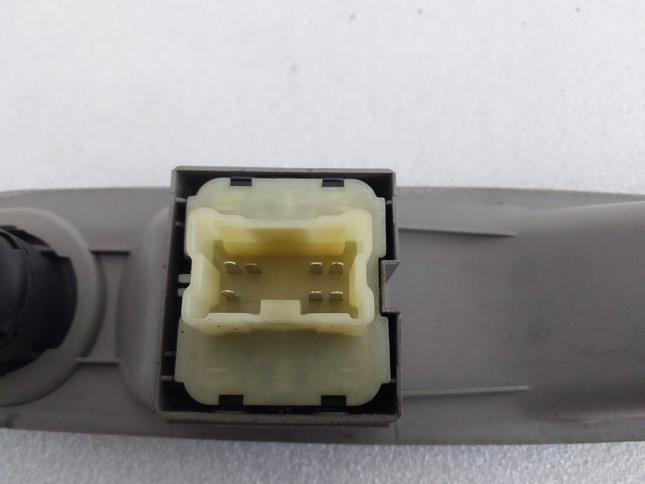 Comando / botão / interruptor vidros frente esquerdo RENAULT Zoe (BFM_