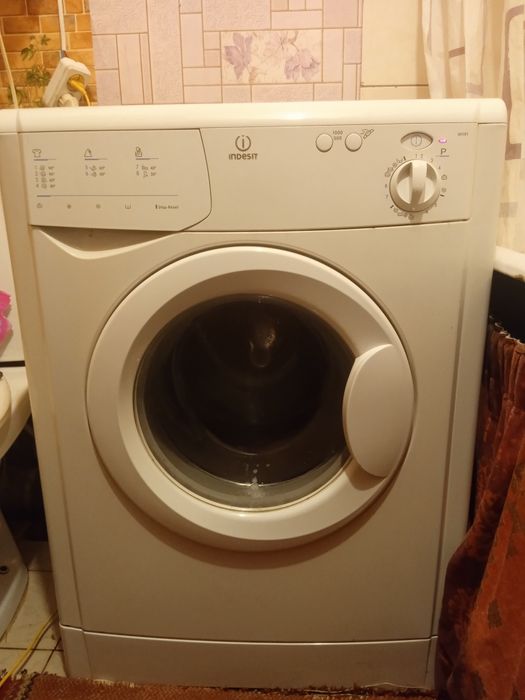 Пральна машинка INDESIT