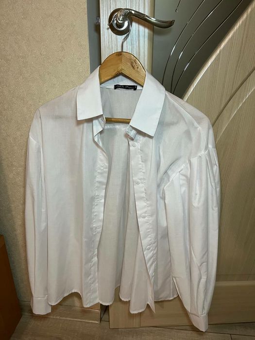 Блузку жіноча біла