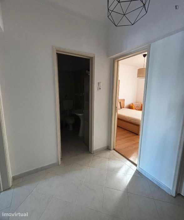 Quarto - localizado em Amadora Lisbon