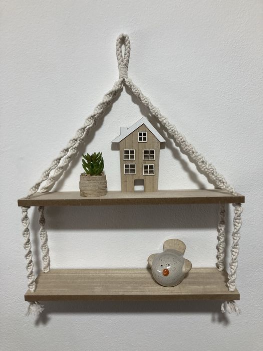 Prateleira em macramé