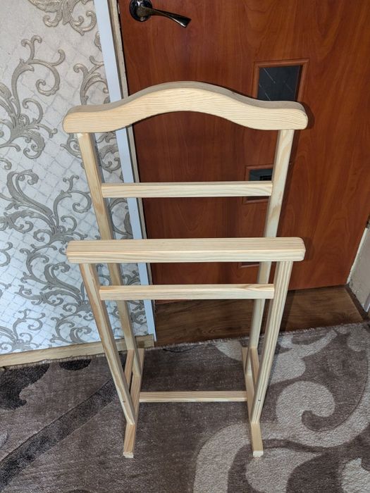 Вішалка-стійка для одягу