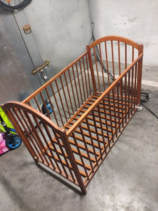 Łóżeczko drewnianie