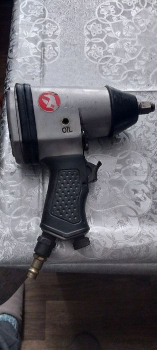 Пневмо пистолет .