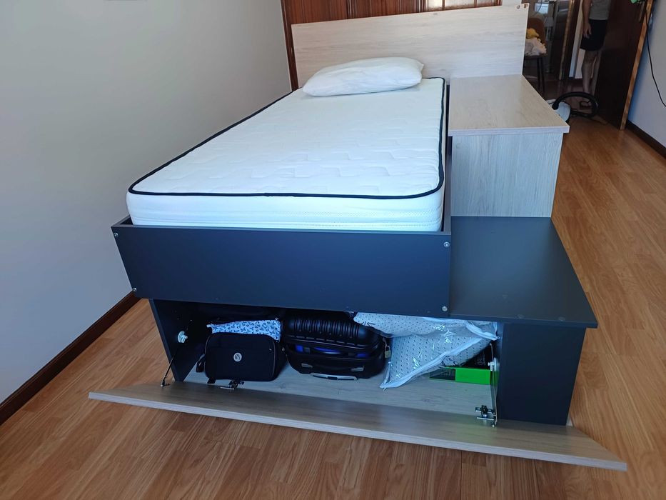 Cama solteiro com arrumação