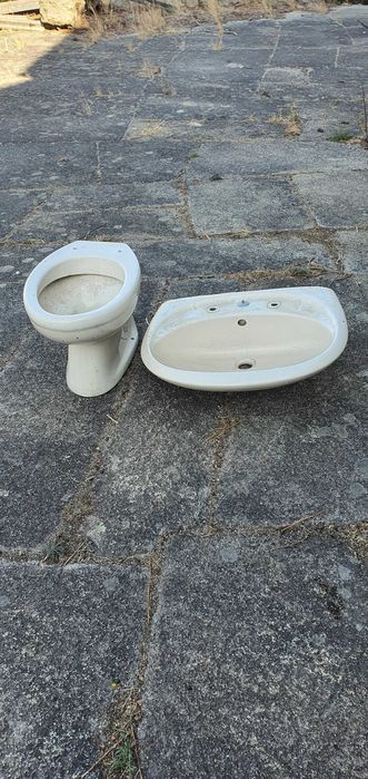 sanita usada sanita com lavatorio beje