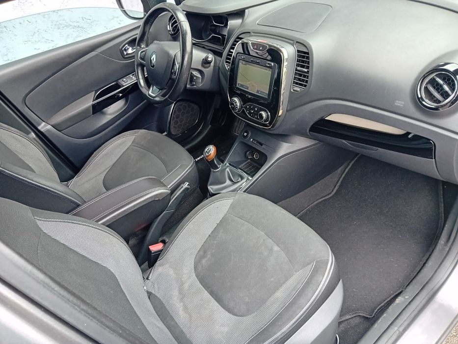 Renault Captur 0.9 tce Exclusive - Nacional  ( pequeno sinistro  )