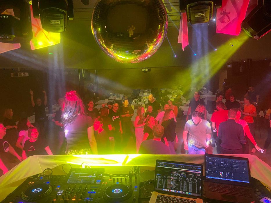 DJ & WODZIREJ na Wesele Osiemnastkę imprezę 18 oprawa muzyczna zespół