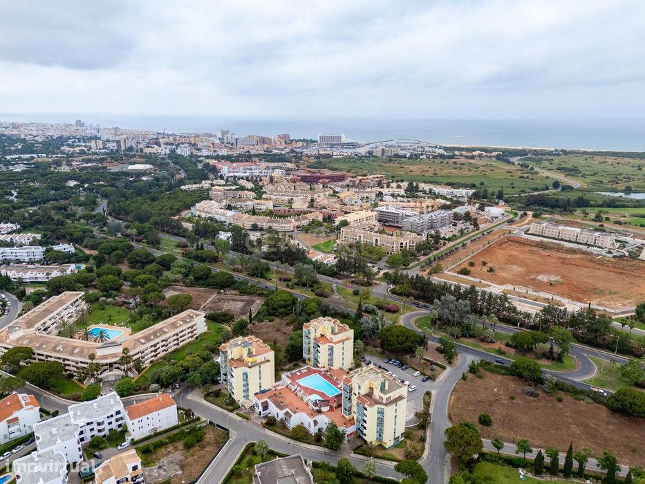 Apartamento T1 com varandas e vista mar no Parque das Amendoeiras — Vi