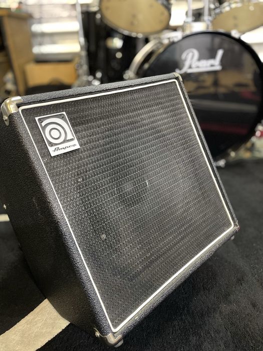 Комбоусилитель ampeg для бас гитары  Состояние оч хорошее Продажа в связи с апгрейдом) Модель 112U