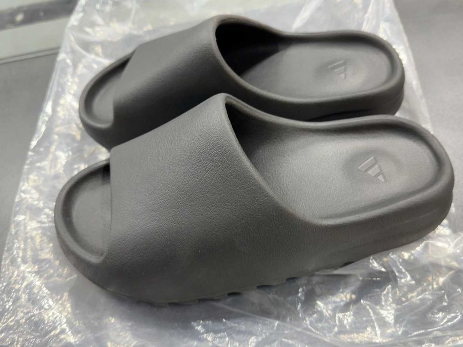 Yeezy_Slide_onyx_Czarny 43