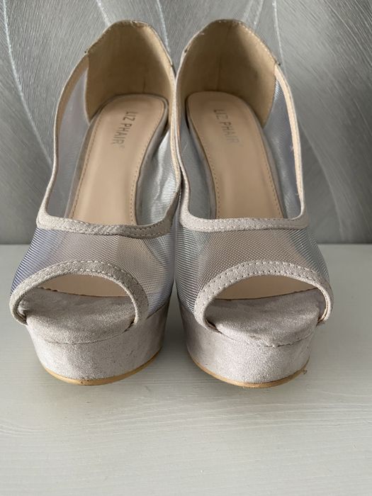 Туфлі жіночі, босоніжки