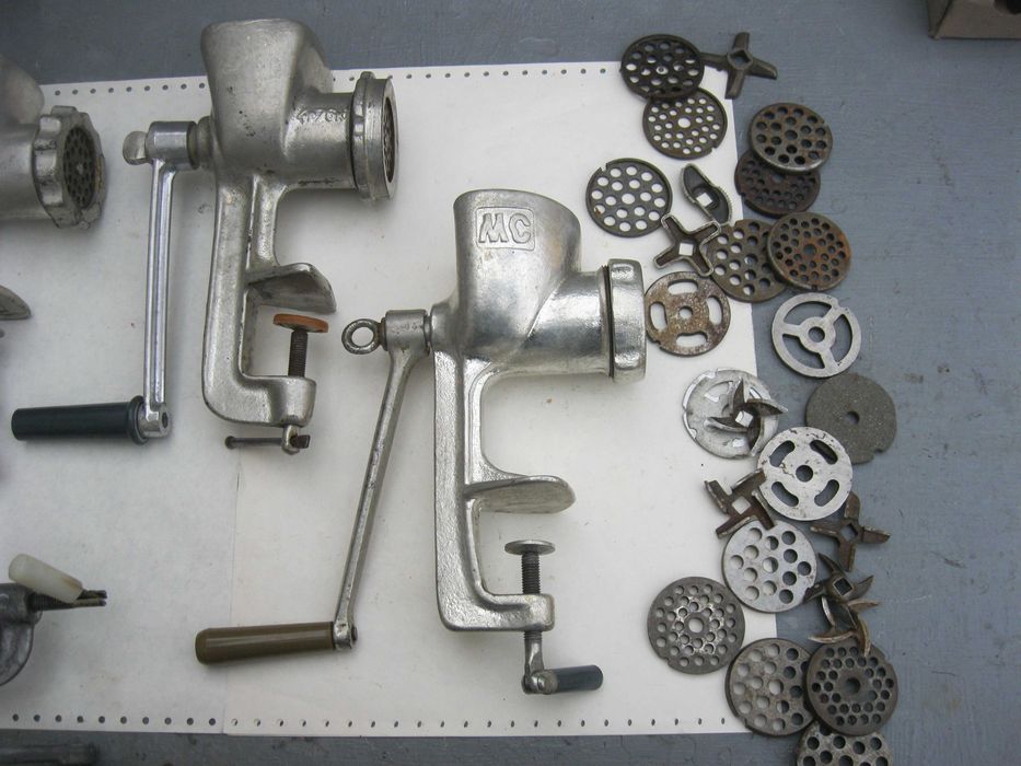 Продам чугунную мясорубку СССР