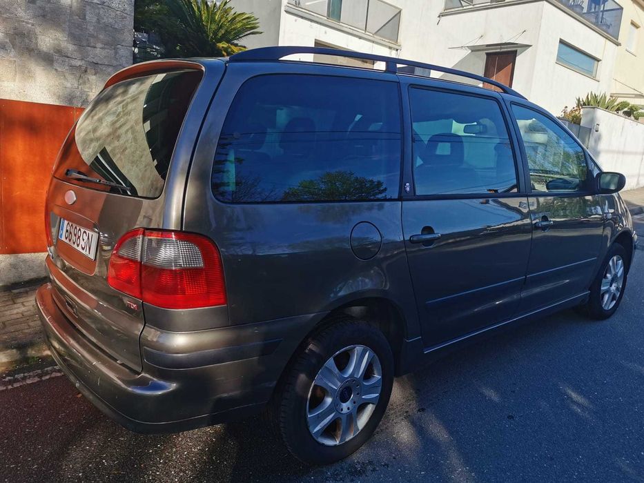 Vendo 2 carrinhas de 7 lugares