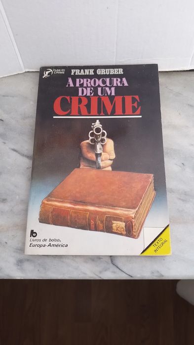 LIVRO À Procura de um Crime