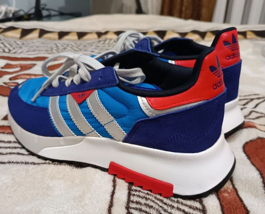 Adidas кроссовки размер 42.