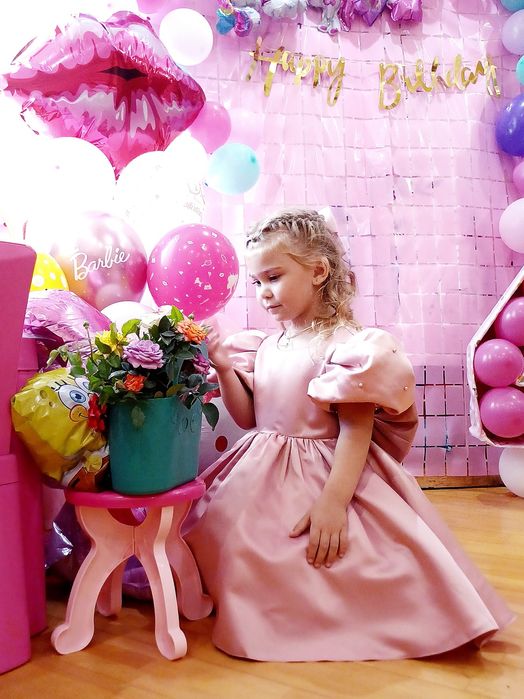 Сукня нарядна на дівчинку 3-4 роки(110 см)