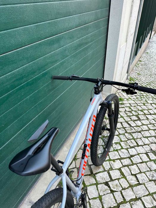 Specialized Chisel Comp Mountain Bike - Size Medium - 2020