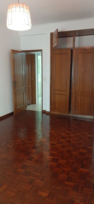 Cruz de Pau T2 com muita luminosidade.