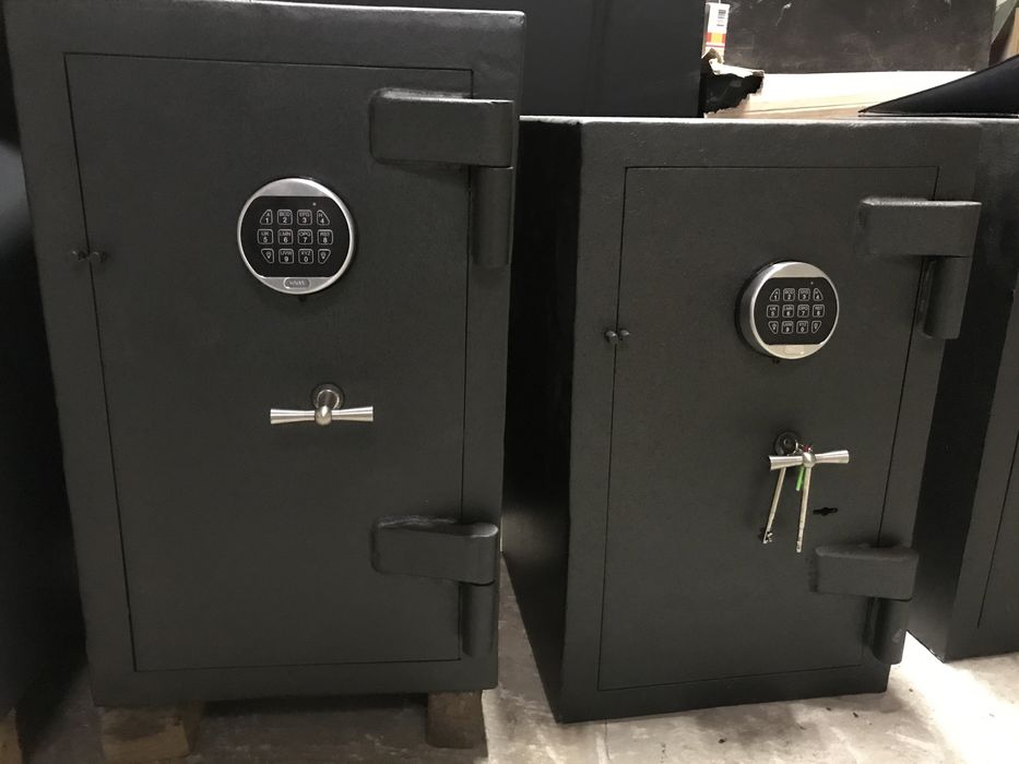 Сейф новый Булат взломостойкий узкий 2 класс EN1143