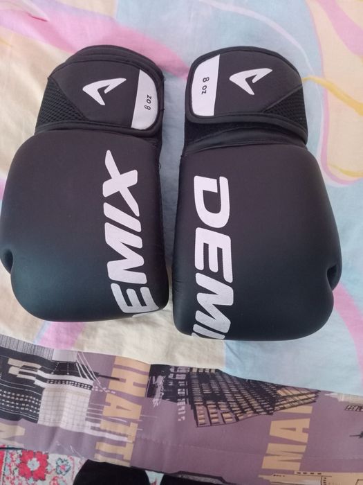 Боксерские перчатки Demix