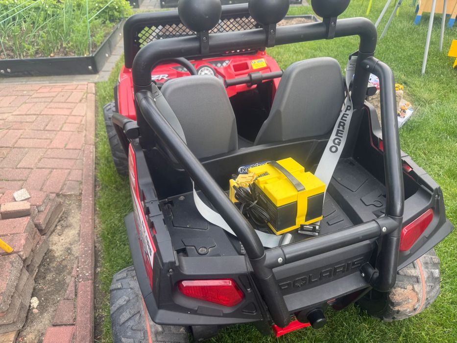 Samochodzik peg perego dla dzieci