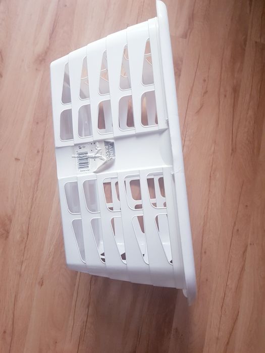 Plastikowy kosz na pranie Tesco Basics 31.5L