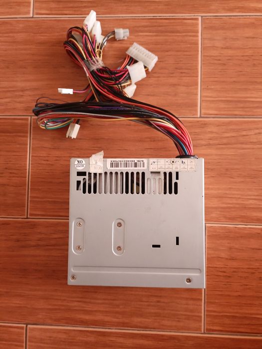 Fontes de alimentação de PC em perfeito estado de funcionamento