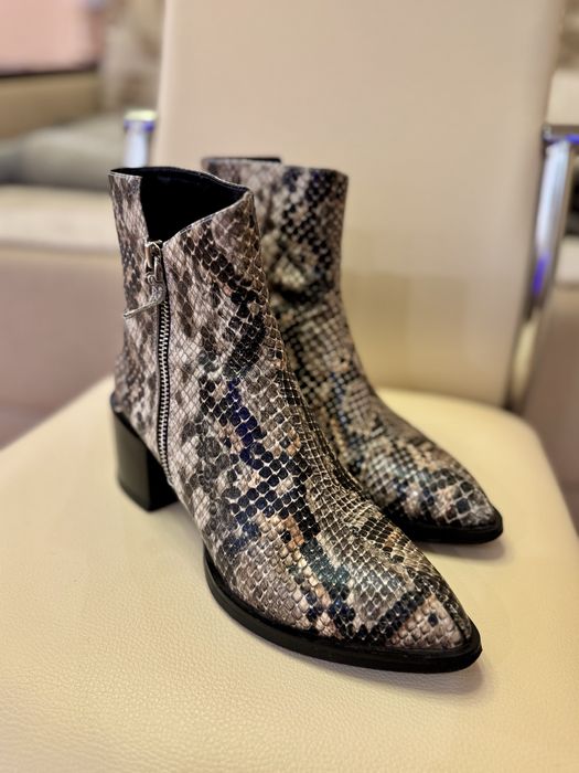 Козакі шкіряні, стильні, ідеальні