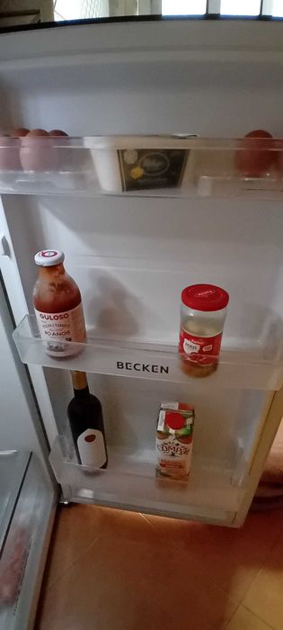 Frigorífico BECKEN BDD5394 WH, sem gelo, 167.6 cm, 246 L, bom estado