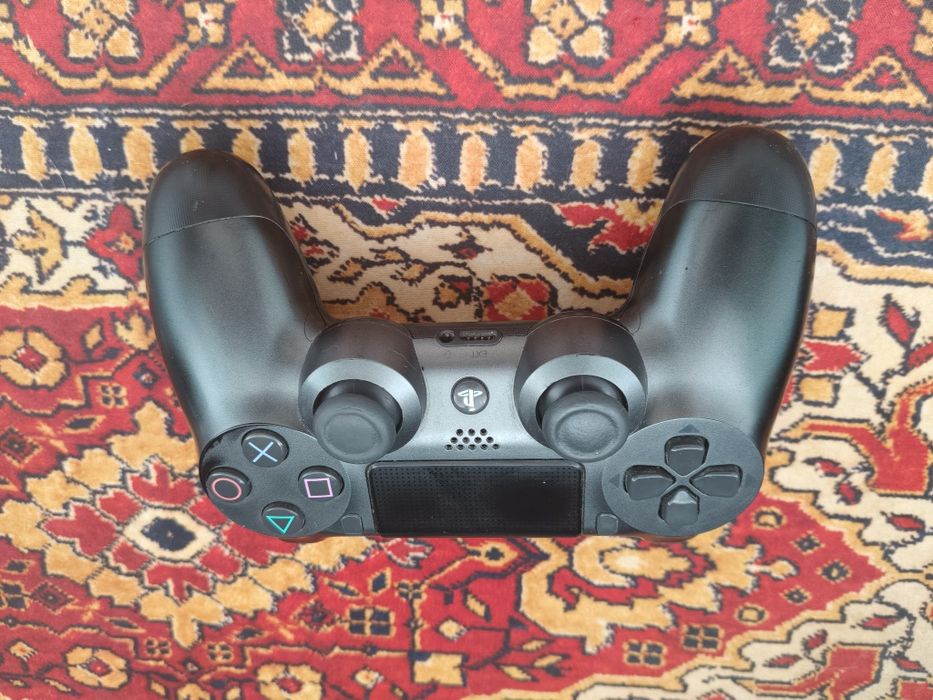 pad PlayStation 4 srebrny