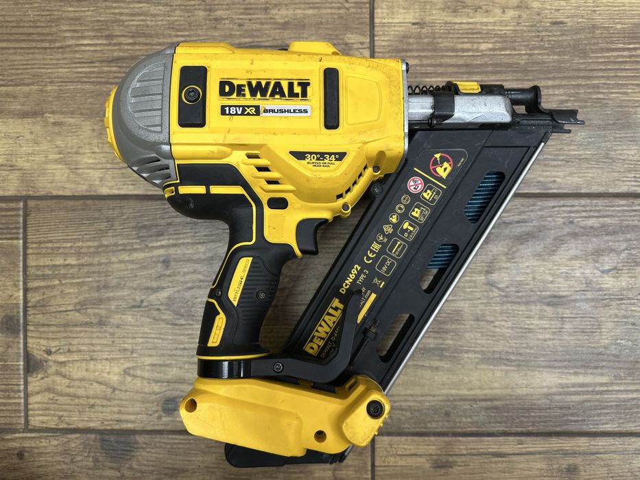 Gwoździarka akumulatorowa DeWalt DCN692 | 2023r. | FV23%