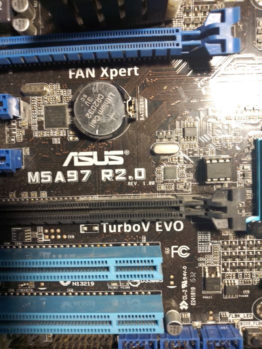 Материнская плата Asus M5A97 R2. ЕVO  (AM3+

Материнская плата