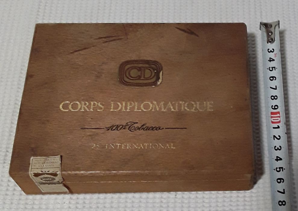 Caixa vazia em madeira de 25 charutos Corps Diplomatique