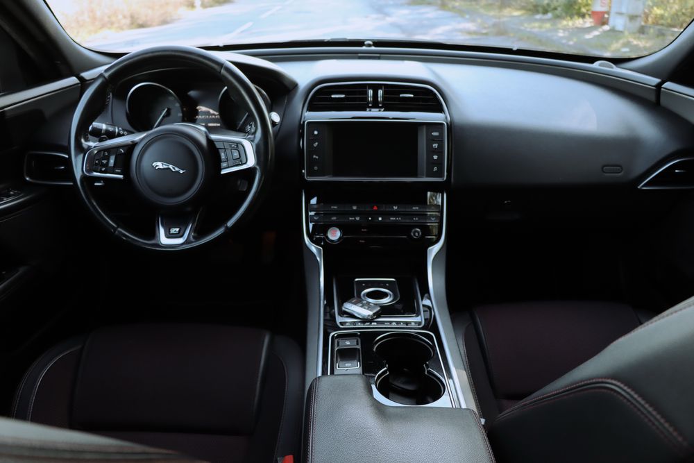 Jaguar XE R-Sport 2.0 Diesel aut.