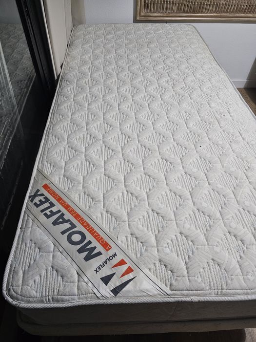Vendo base cama e colchão
