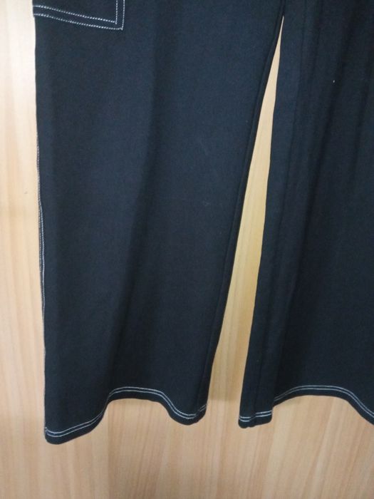 stylowe czarne z przeszyciami