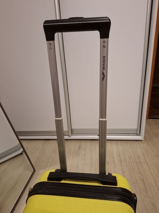 Продам чемоданы/ пластик