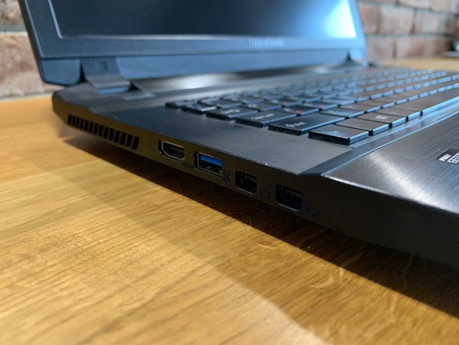 Hyperbook SL701 17.3" i7 6700HQ 32gb RAM 500GB SSD GTX 970m 6GB