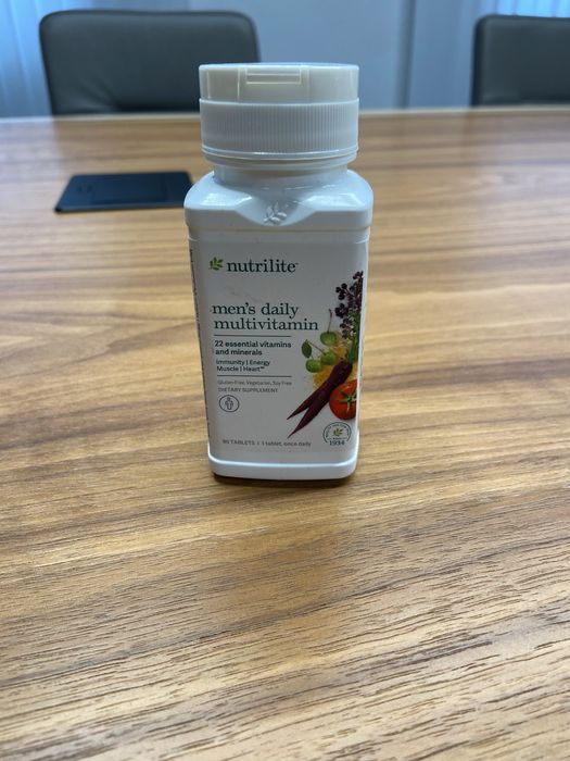 Мультивітамінні таблетки Nutrilite для чоловіків