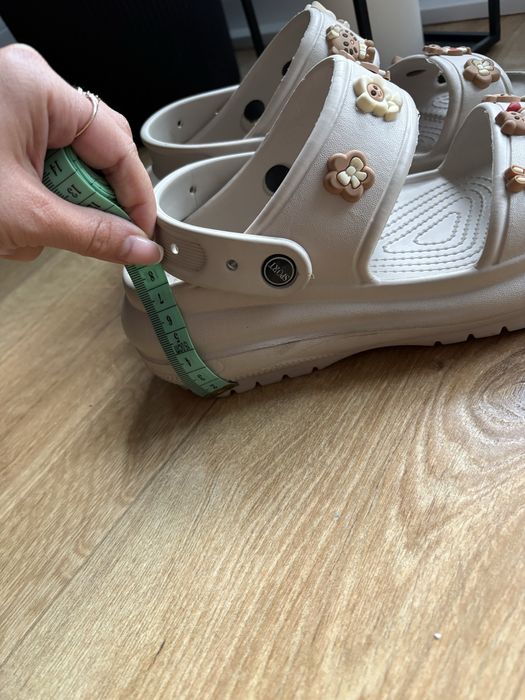 Sandałki beżowe 37 typu Crocs