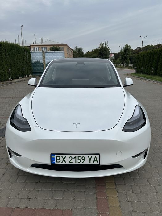 Tesla model Y 2024