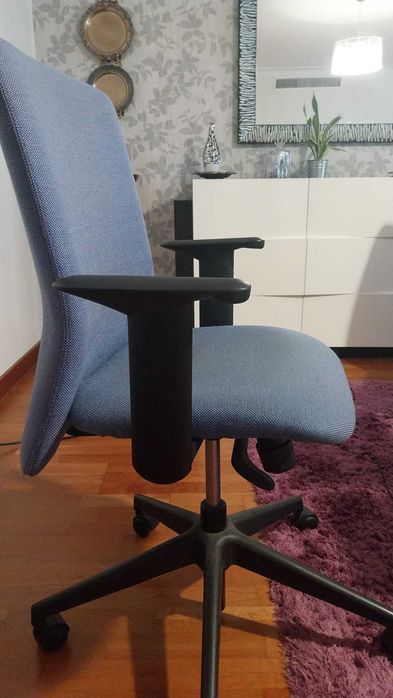 secretárias e outras mesas