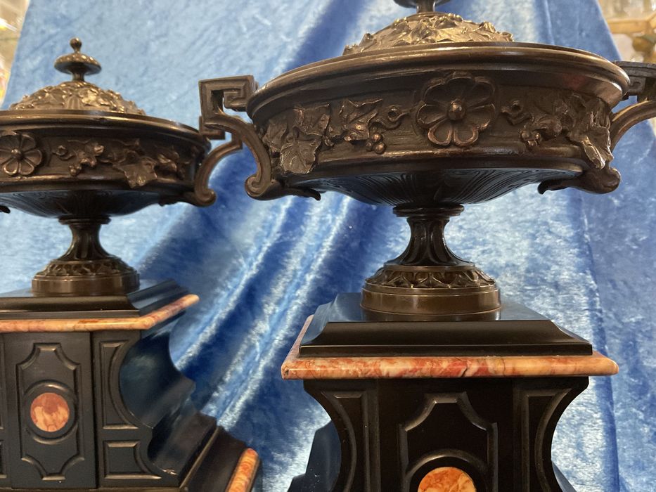 Bronze par French marble taxas cassolettes altura 27 cm